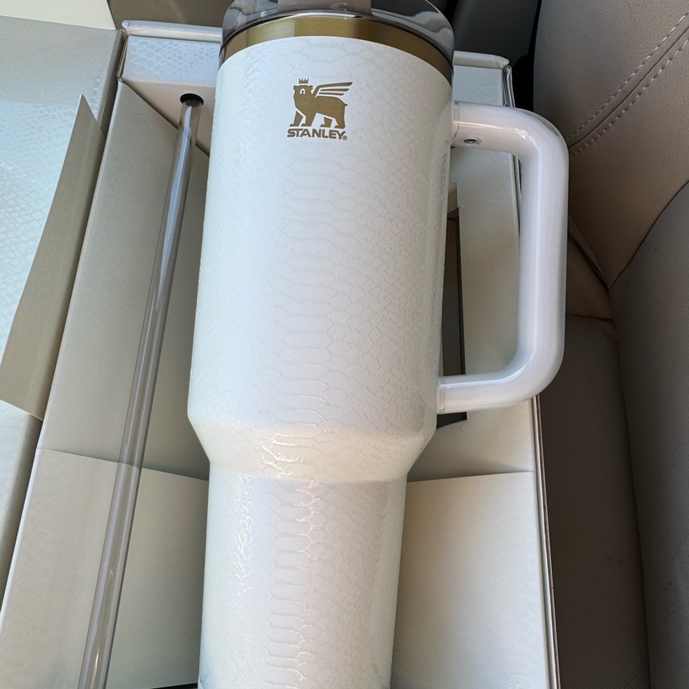 Stanley pale luxe snakeskin White 40 oz tumbler